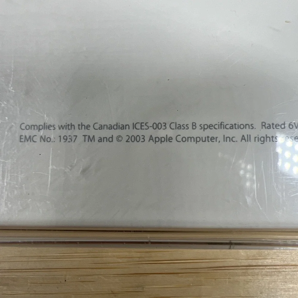 Apple A1016 Wireless Bluetooth Keyboard White w/ Original Box Manual EMC 1937
